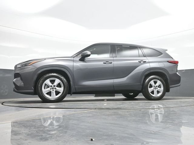 Used 2022 Gray Toyota LE image 21