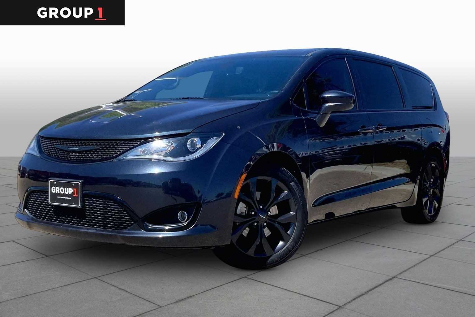 2020 Chrysler Pacifica Touring's photo