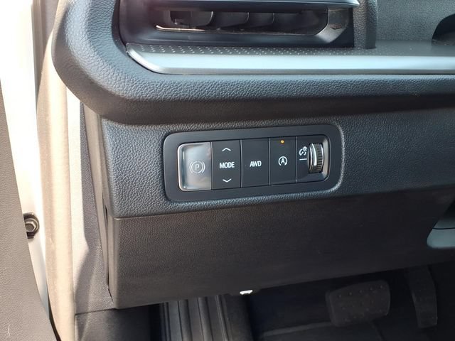 Used 2025 Summit White Chevrolet LT image 10