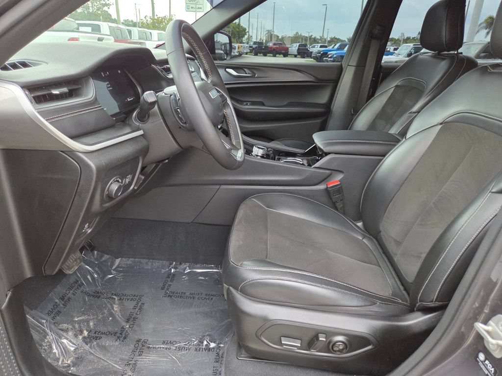 Used 2023 Baltic Gray Metallic Clearcoat Jeep Altitude image 30
