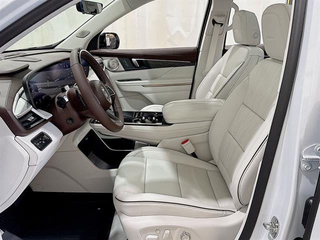New 2026 Iridescent White Tricoat Buick Avenir image 10