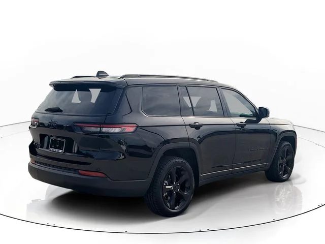 Used 2021 Black Jeep Altitude image 5