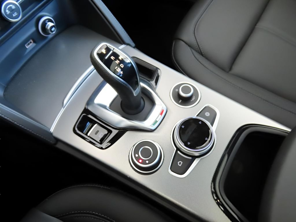 2025 Alfa Romeo Stelvio Base - Photo 28