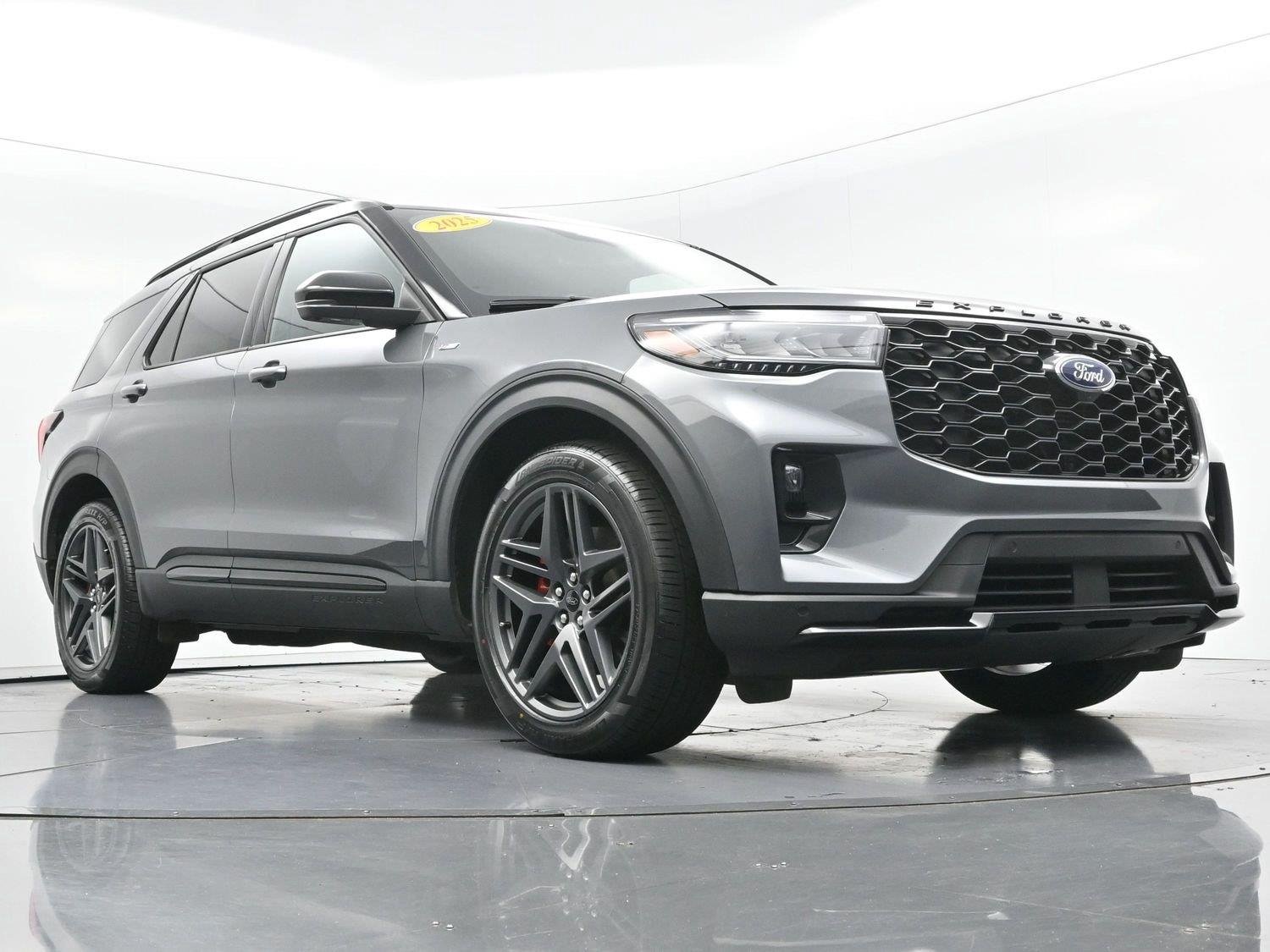 Used 2025 Carbonized Gray Ford ST-Line image 48