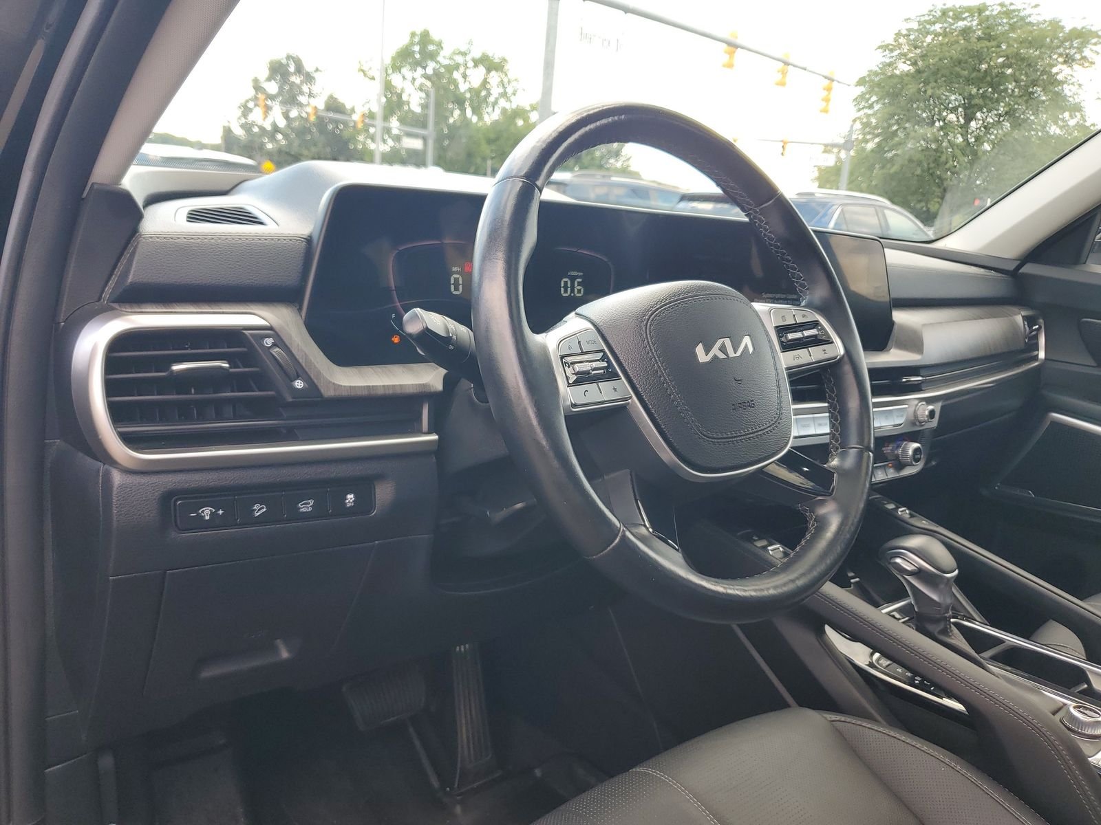Used 2023 Black Kia EX image 17