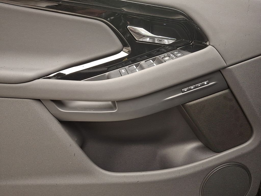 New 2026 Santorini Black Land Rover Dynamic image 9