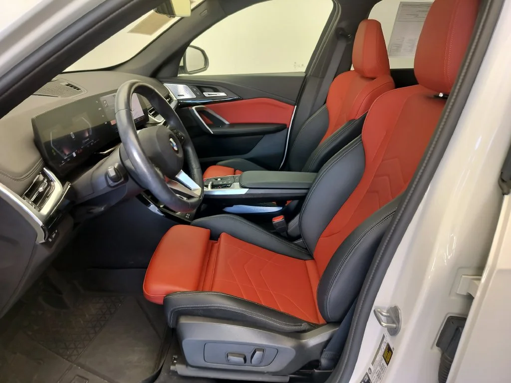 Used 2025 White BMW xDrive28i image 8