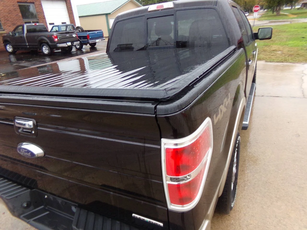 Used 2013 Tuxedo Black Metallic/Pale Adobe Metallic Ford Lariat 4x4 4dr SuperCrew Styleside 5.5 ft. SB image 6