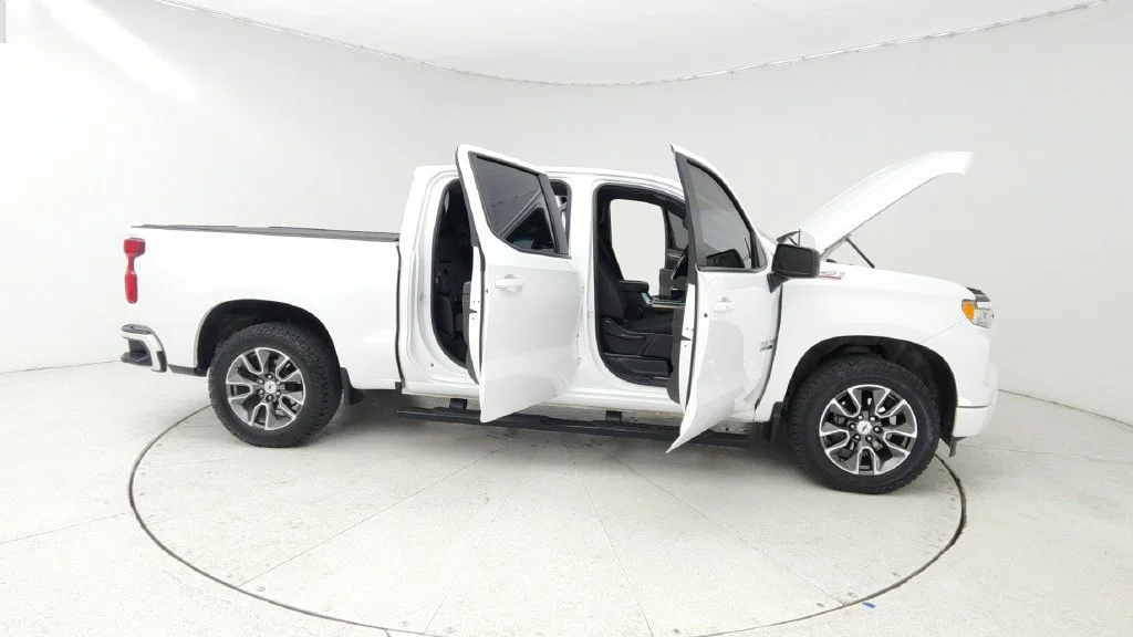 Used 2022 SUMMIT WHITE Chevrolet RST image 9