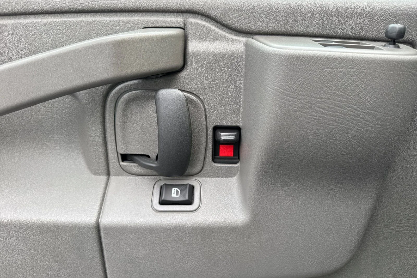 2025 Chevrolet Express Cargo Work Van - Photo 10