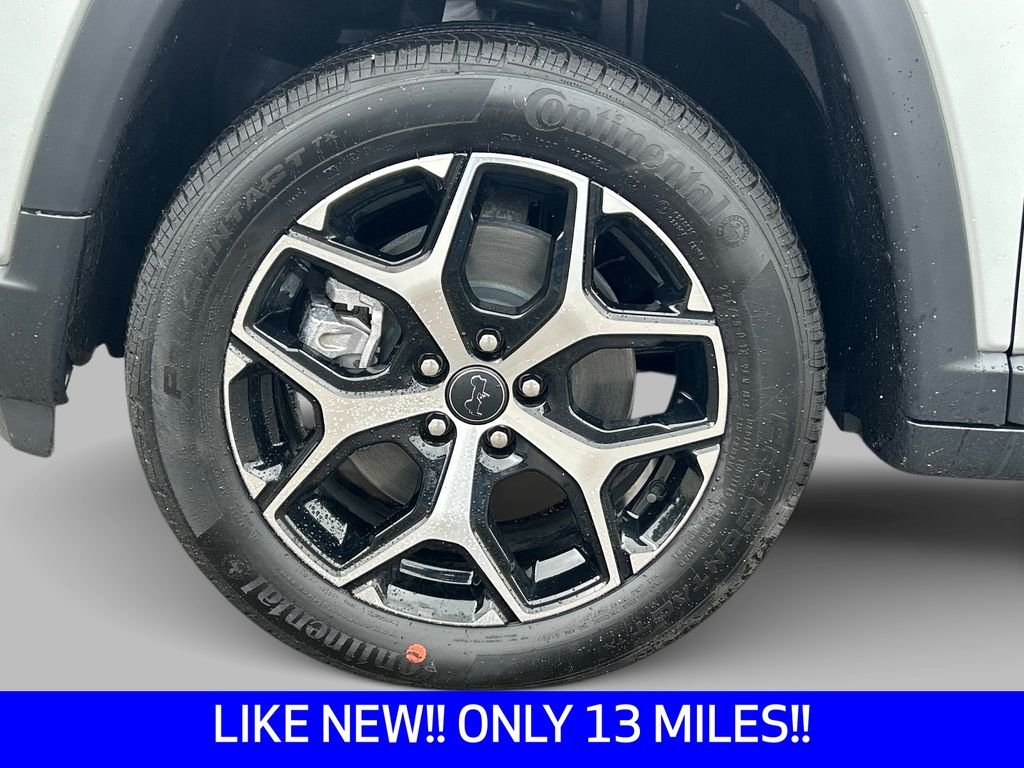 Used 2026 Silver Jeep Limited image 9
