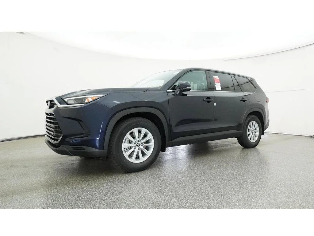 Used 2025  Toyota XLE image 23