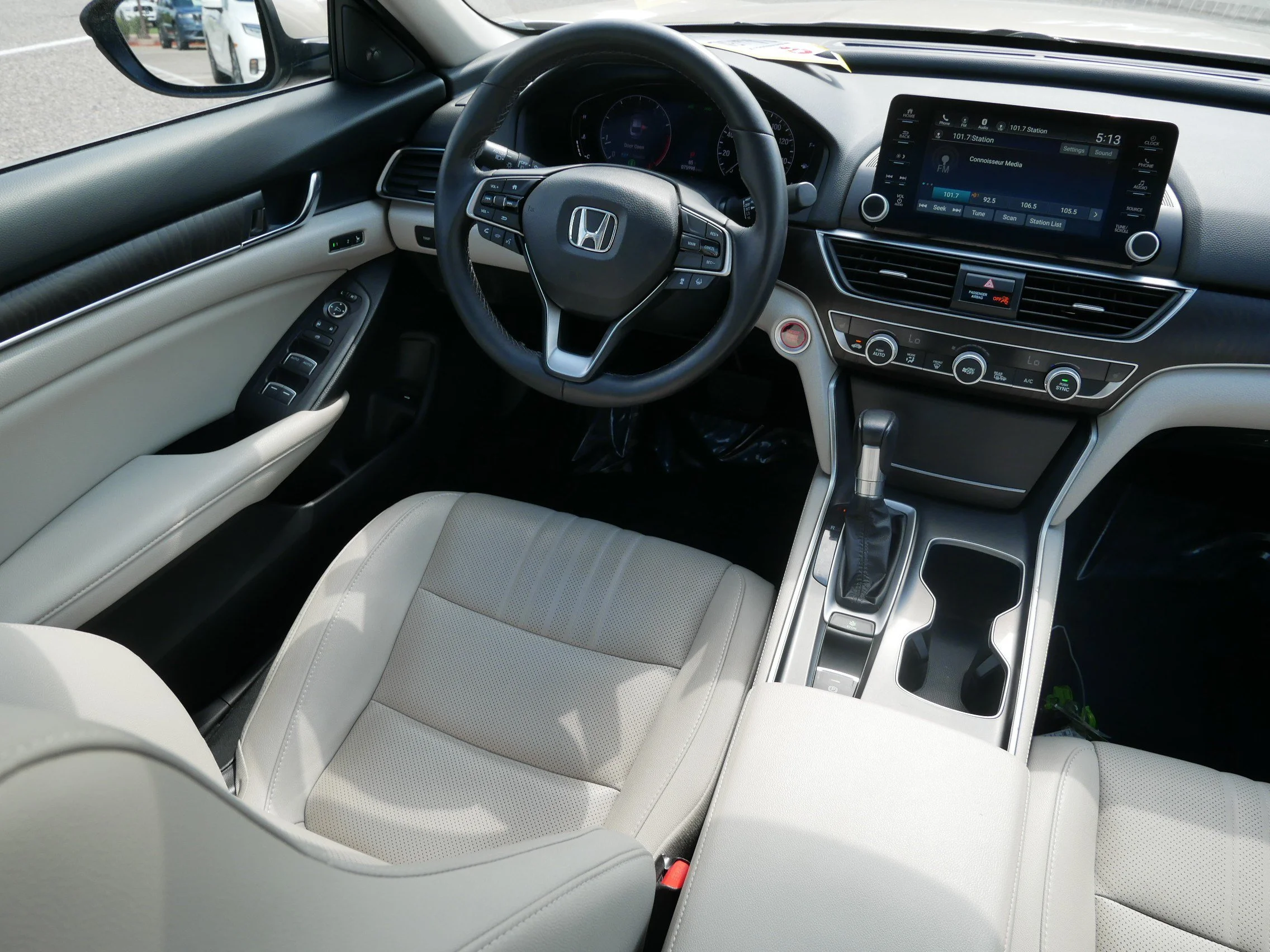 Used 2019 Champagne Frost Pearl Honda EX-L 1.5T image 9