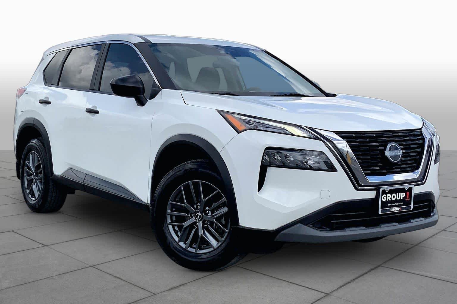 Used 2023 Glacier White Nissan S image 3