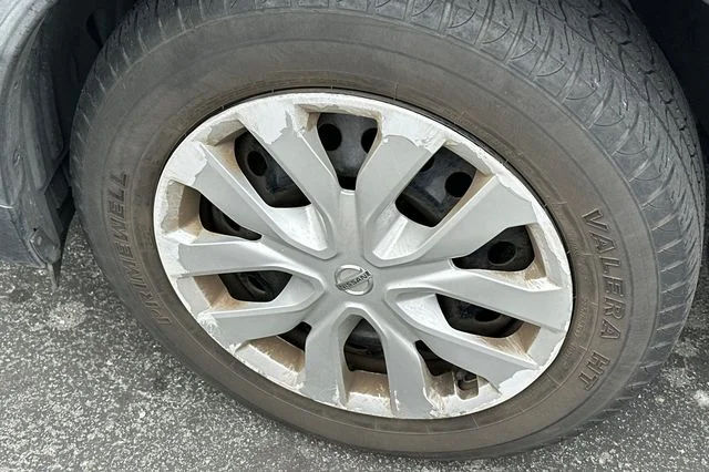 Used 2019 Gray Nissan S image 3