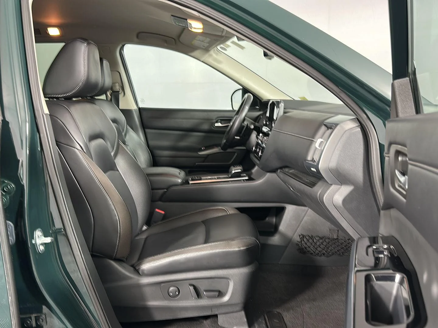 Used 2024 Obsidian Green Pearl Nissan SL image 30