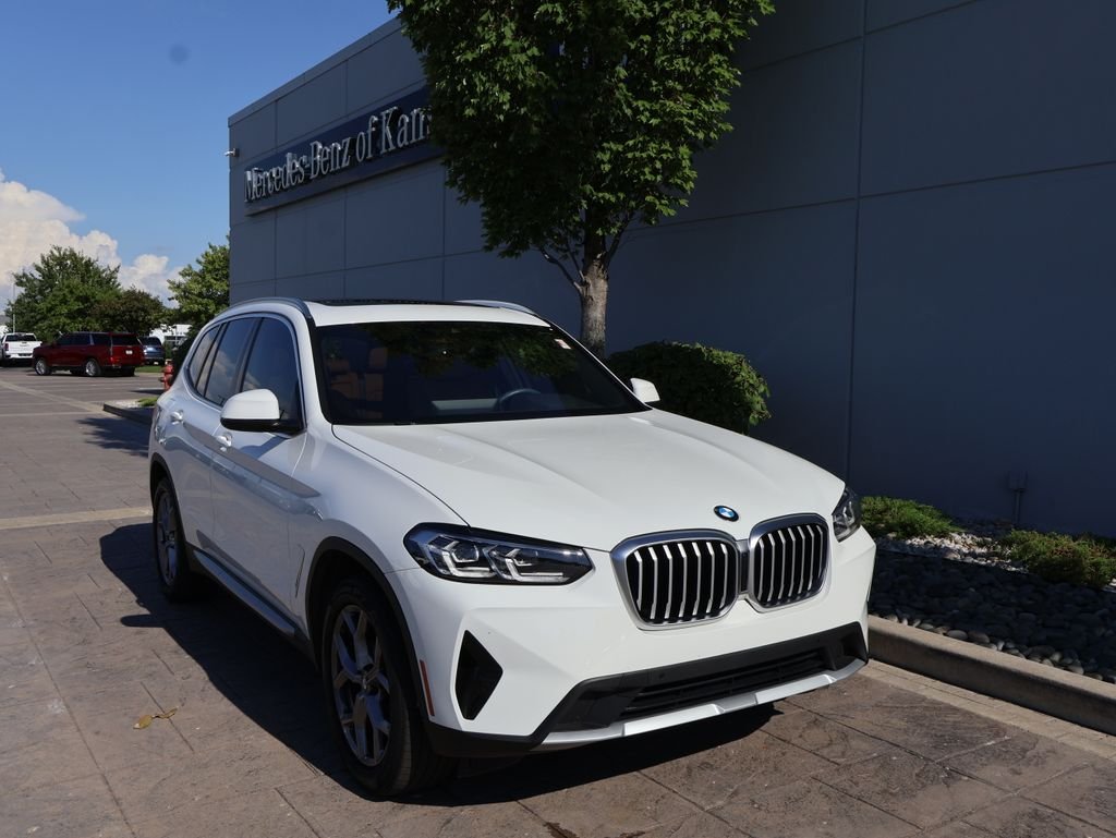 Used 2024 Alpine White BMW xDrive30i image 1