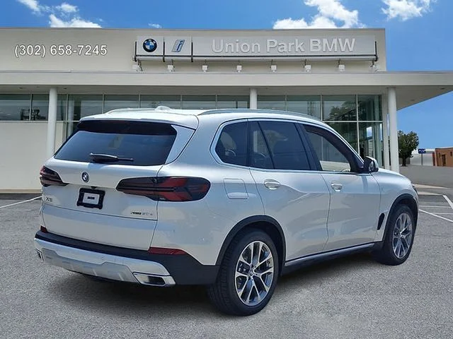 New 2026 Mineral White Metallic BMW xDrive50e image 4