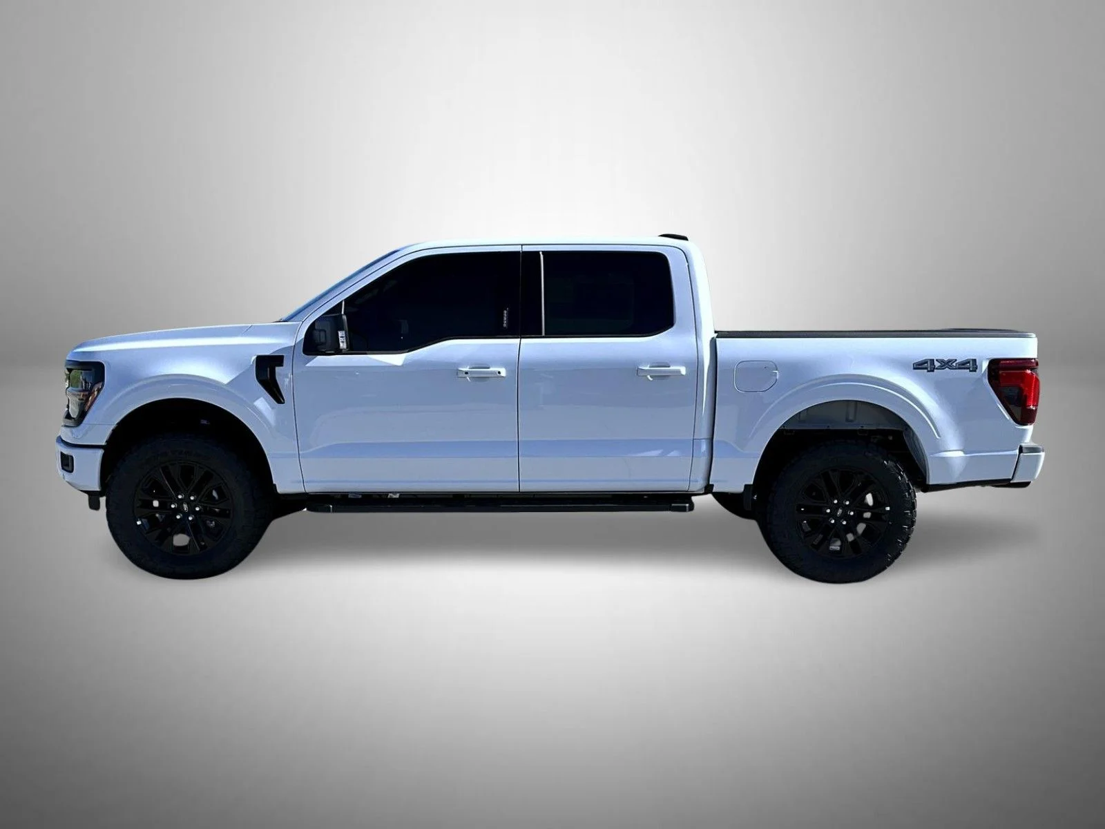 New 2026 Oxford White Ford XLT image 8