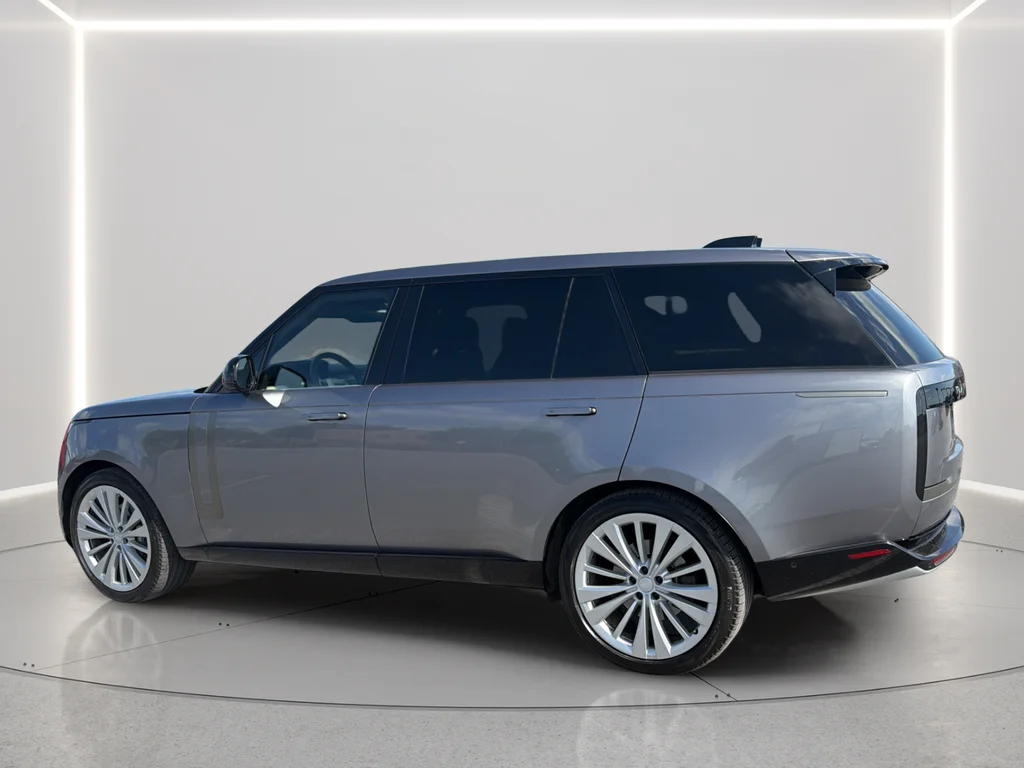 Used 2024 Gray Land Rover SE image 8