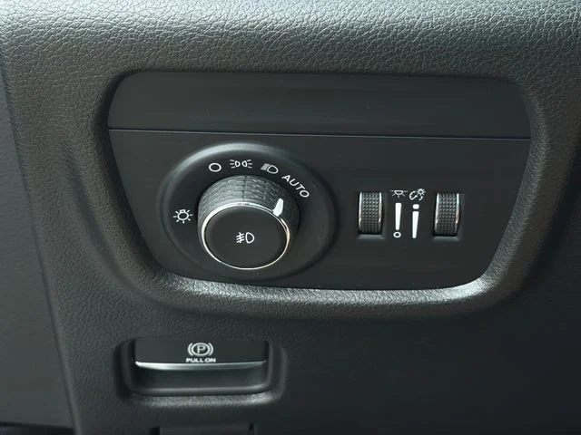 Used 2022 Silver Jeep Limited image 34