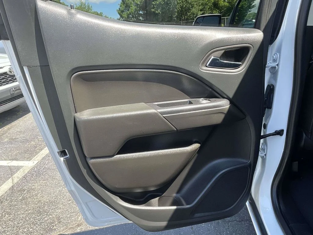 Used 2022 White Chevrolet LT image 20