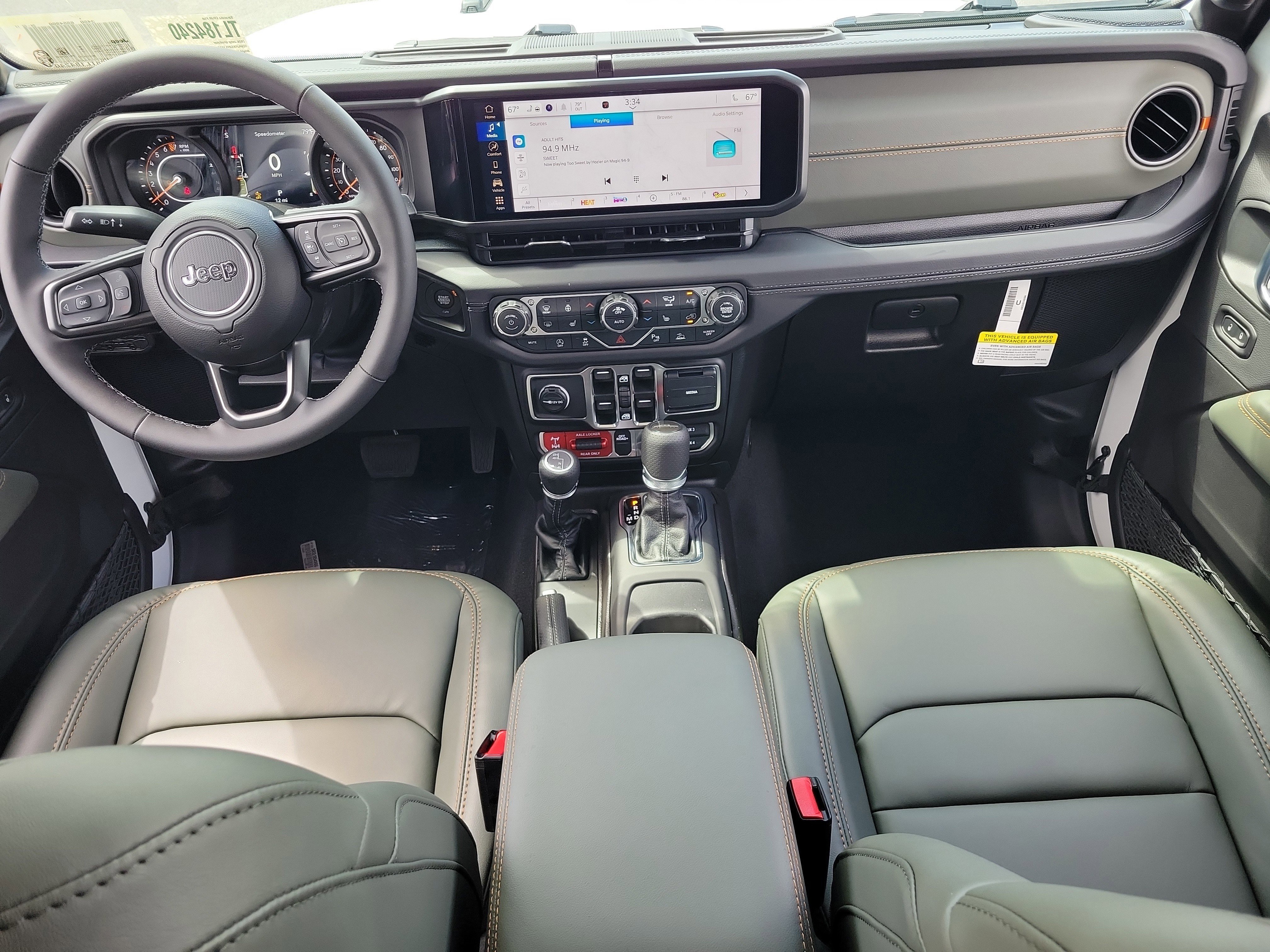 New 2026 Bright White Clear-Coat Exterior Paint Jeep Mojave image 14