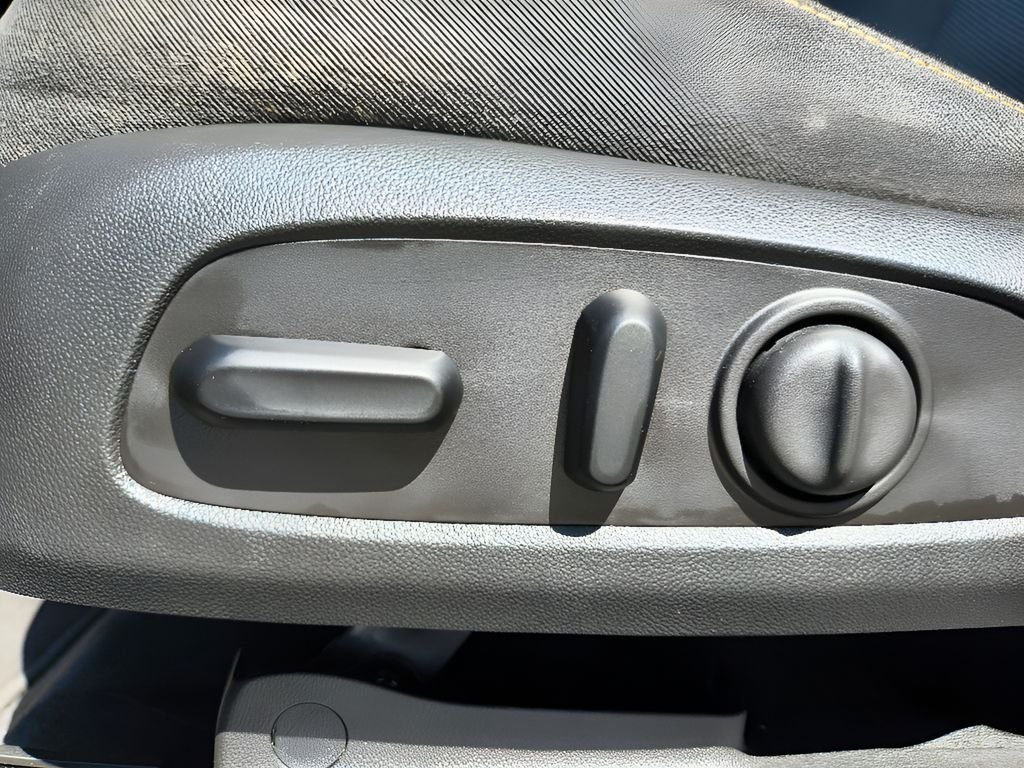 Used 2020 Summit White Chevrolet LS image 15