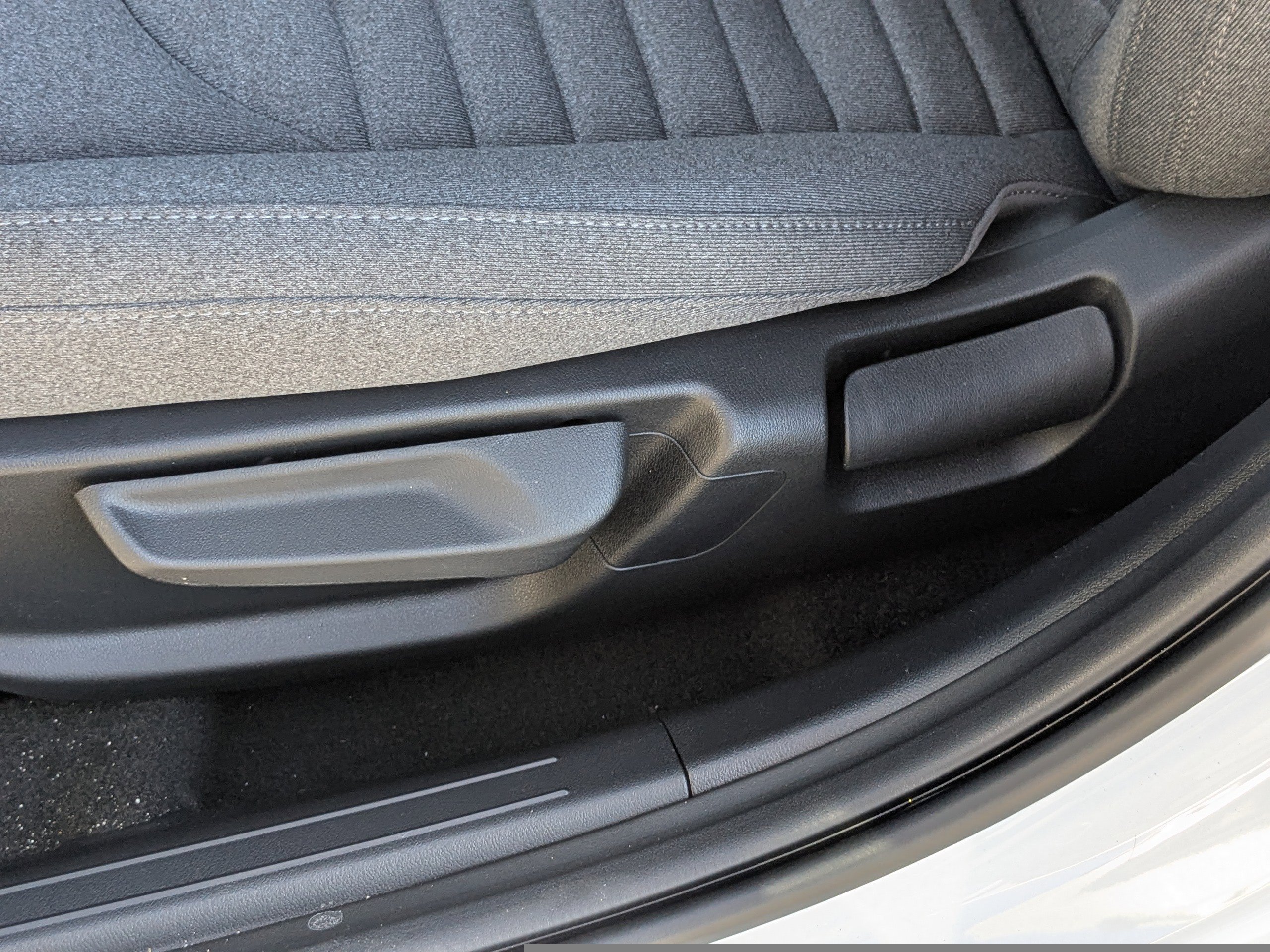 New 2025 Snow White Pearl Kia EX image 22