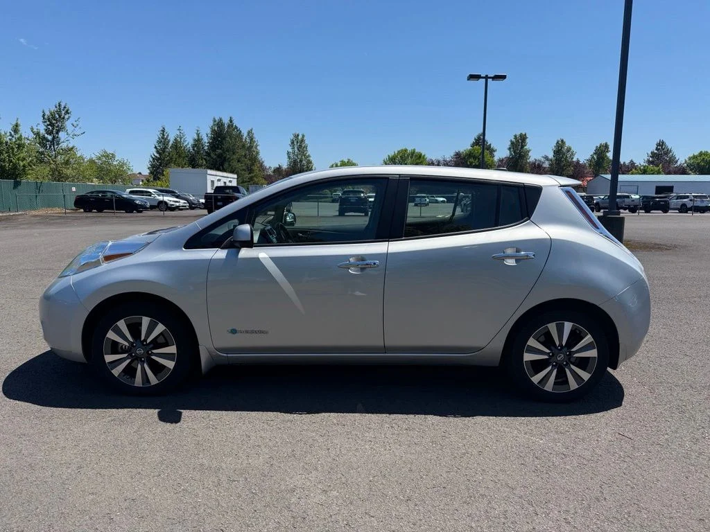 Used 2017 Brilliant Silver Nissan SV image 4