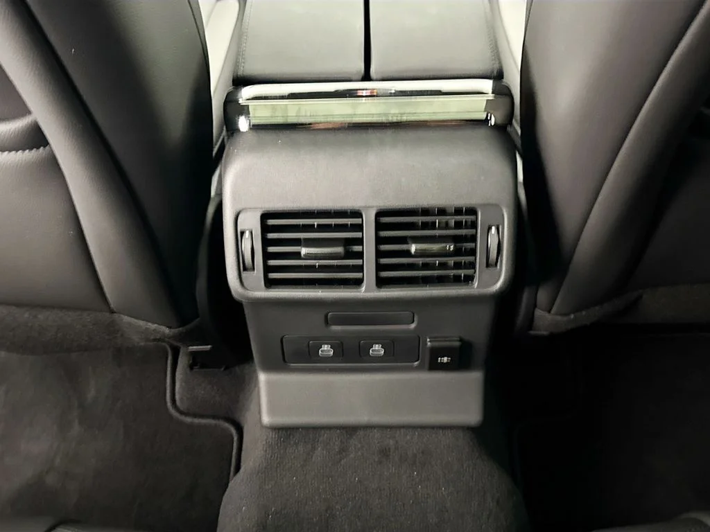New 2026 Santorini Black Land Rover Dynamic SE image 24