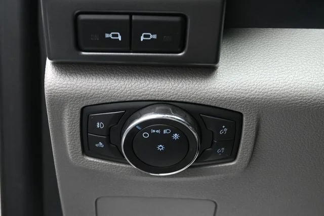 Certified Used 2021 Oxford White Ford XLT image 11
