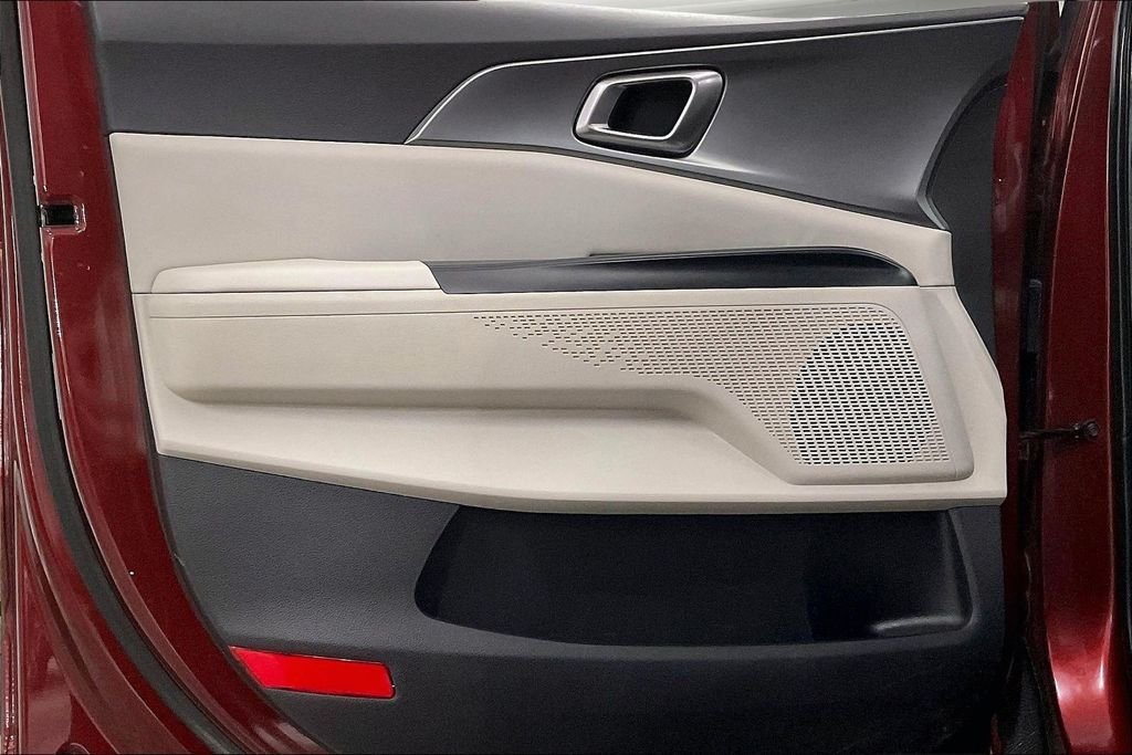 Used 2022 Red Kia LXS image 27