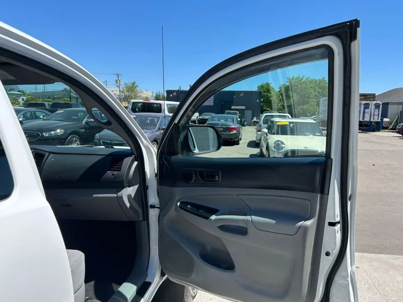 Used 2015 White Toyota Pickup 4D 6 ft image 19