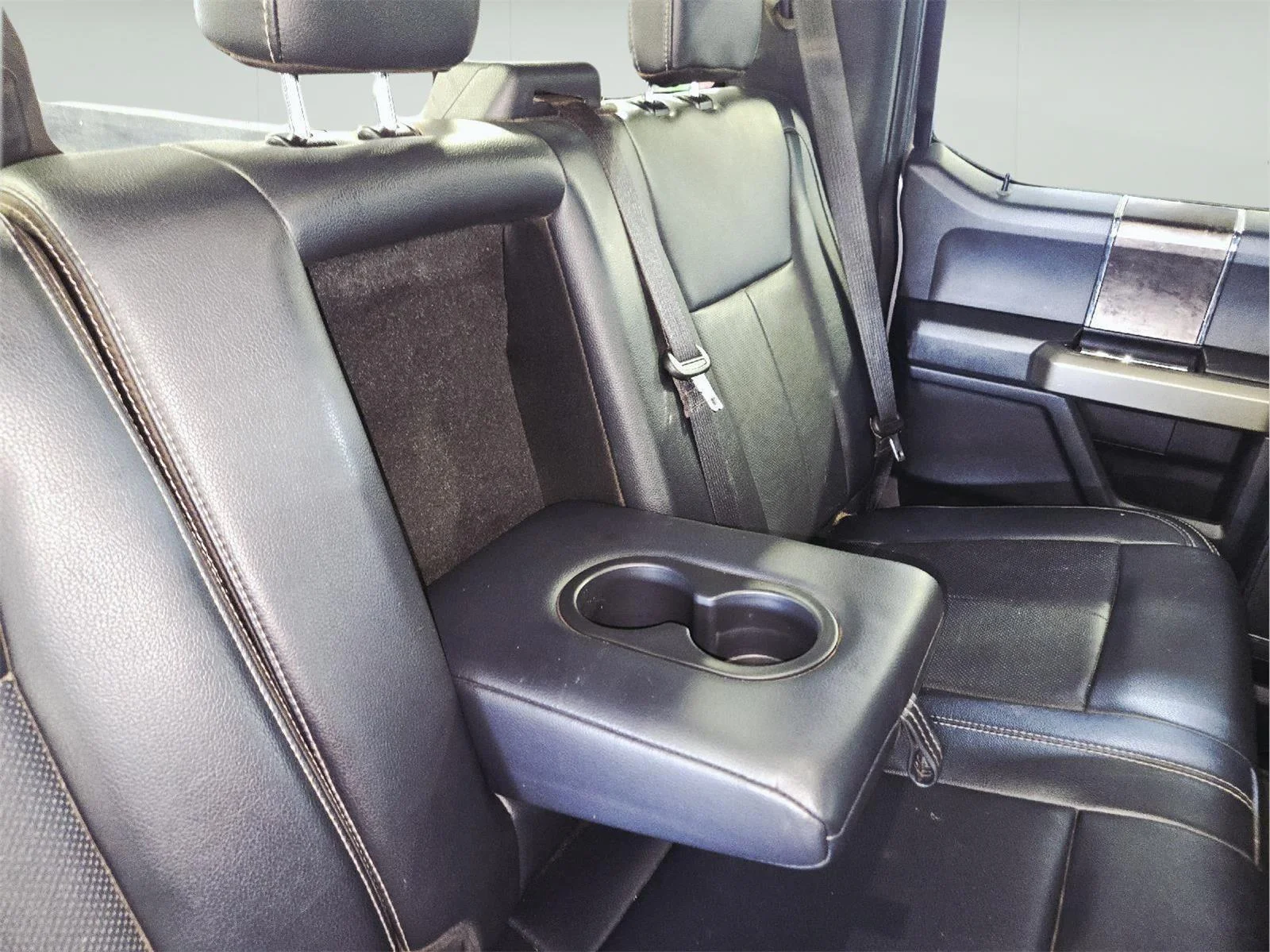 Used 2022 Iconic Silver/Carbonized Gray Ford Lariat image 52