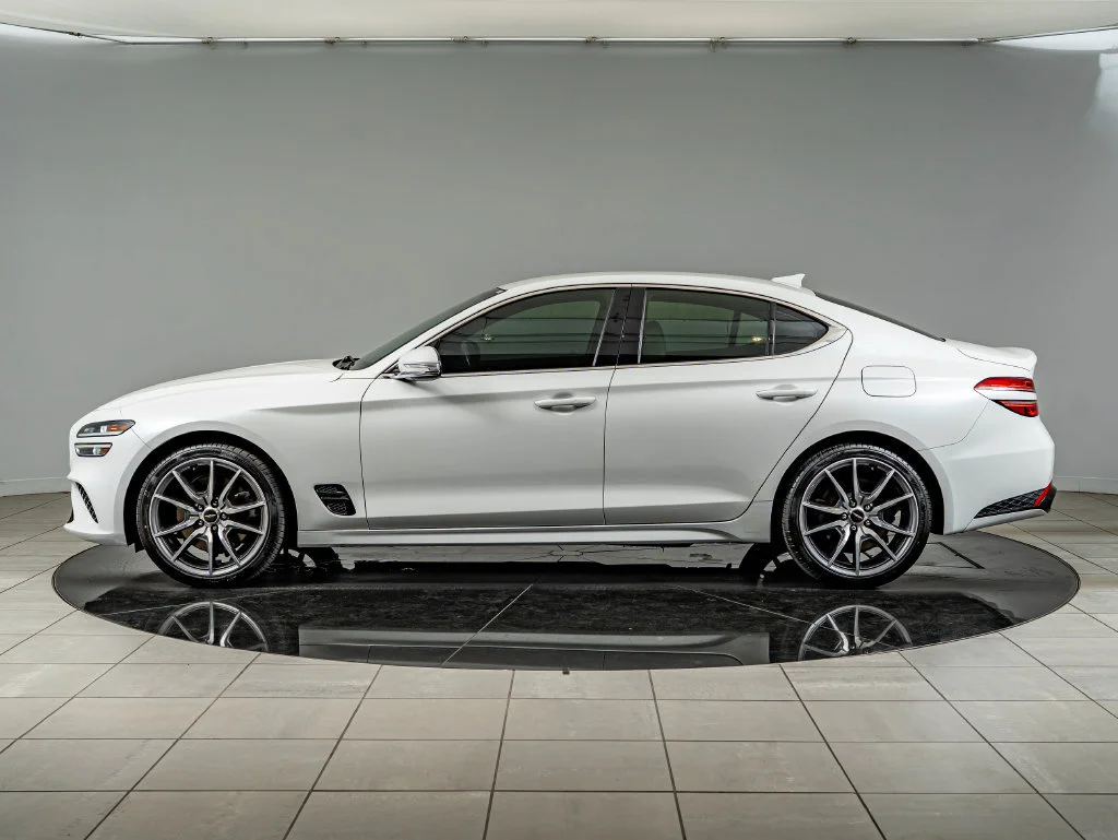 Used 2022 Uyuni White Genesis 3.3T image 8