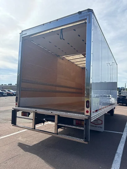 Used 2024 White Isuzu 20ft Box Truck image 3