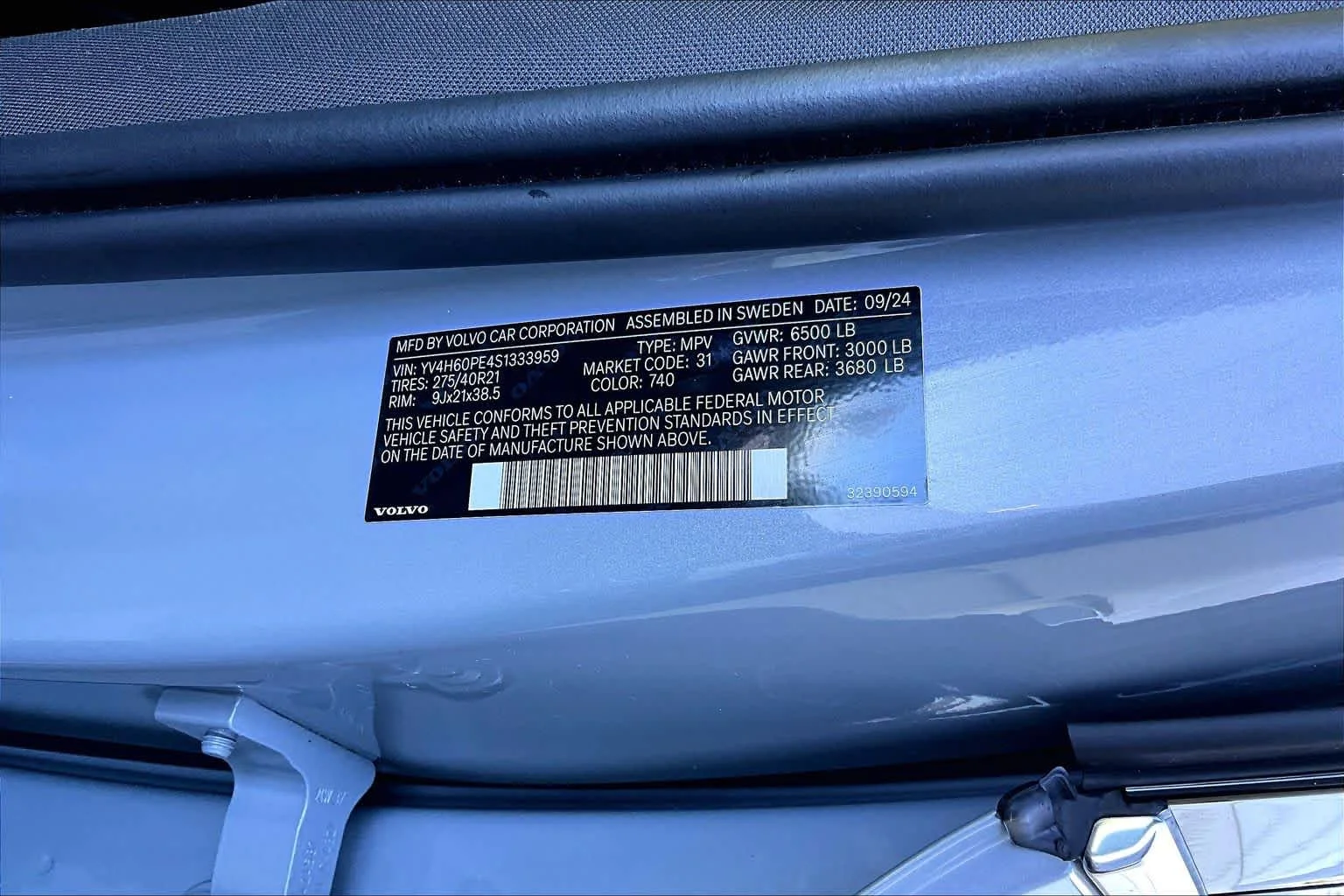 Certified Used 2025 Vapour Grey Volvo Plus image 32