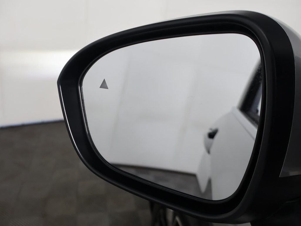 New 2026 Silver Mitsubishi SE image 37
