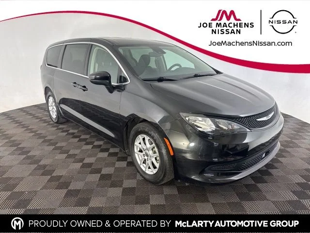 2023 Chrysler Voyager LX's photo