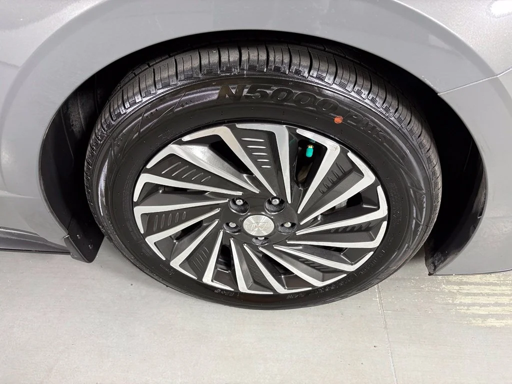 Used 2022 Gray Hyundai SEL image 10