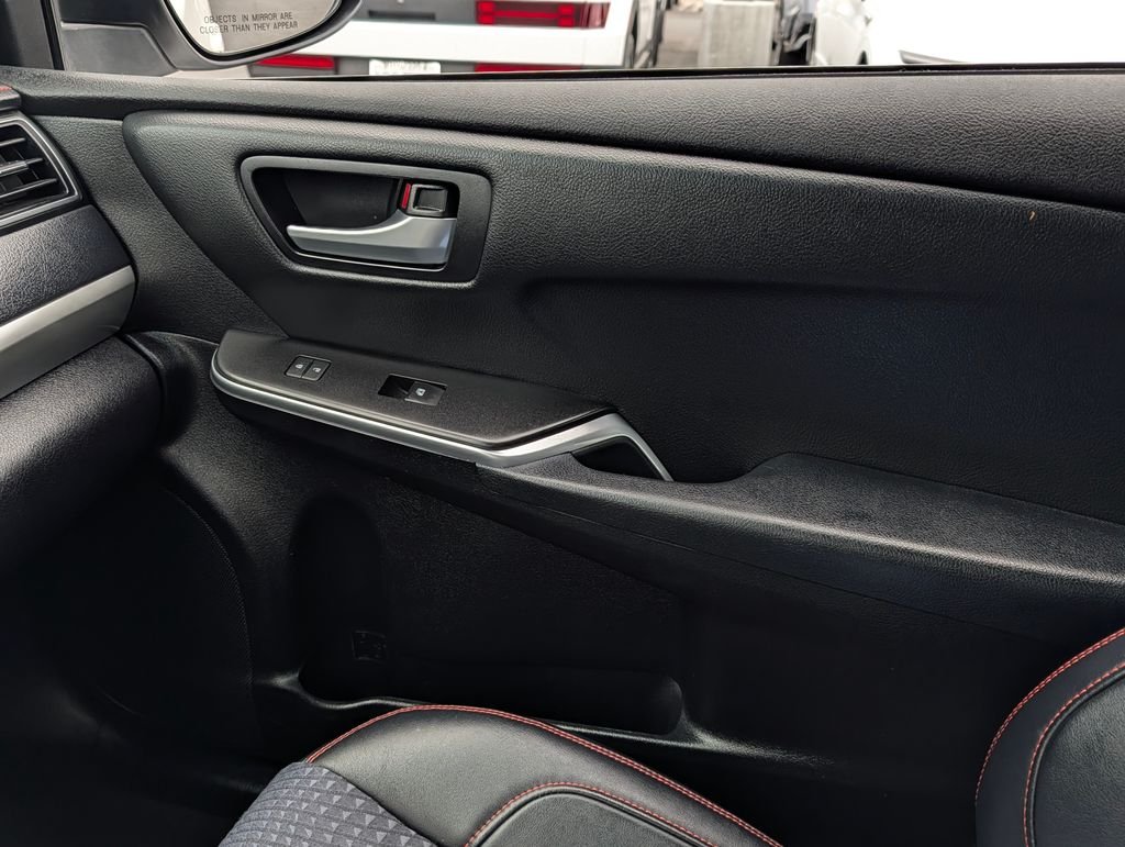 Used 2015 White Toyota SE image 21