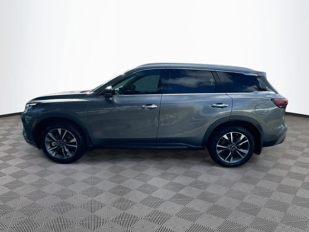 Certified Used 2023 Gray INFINITI LUXE image 9