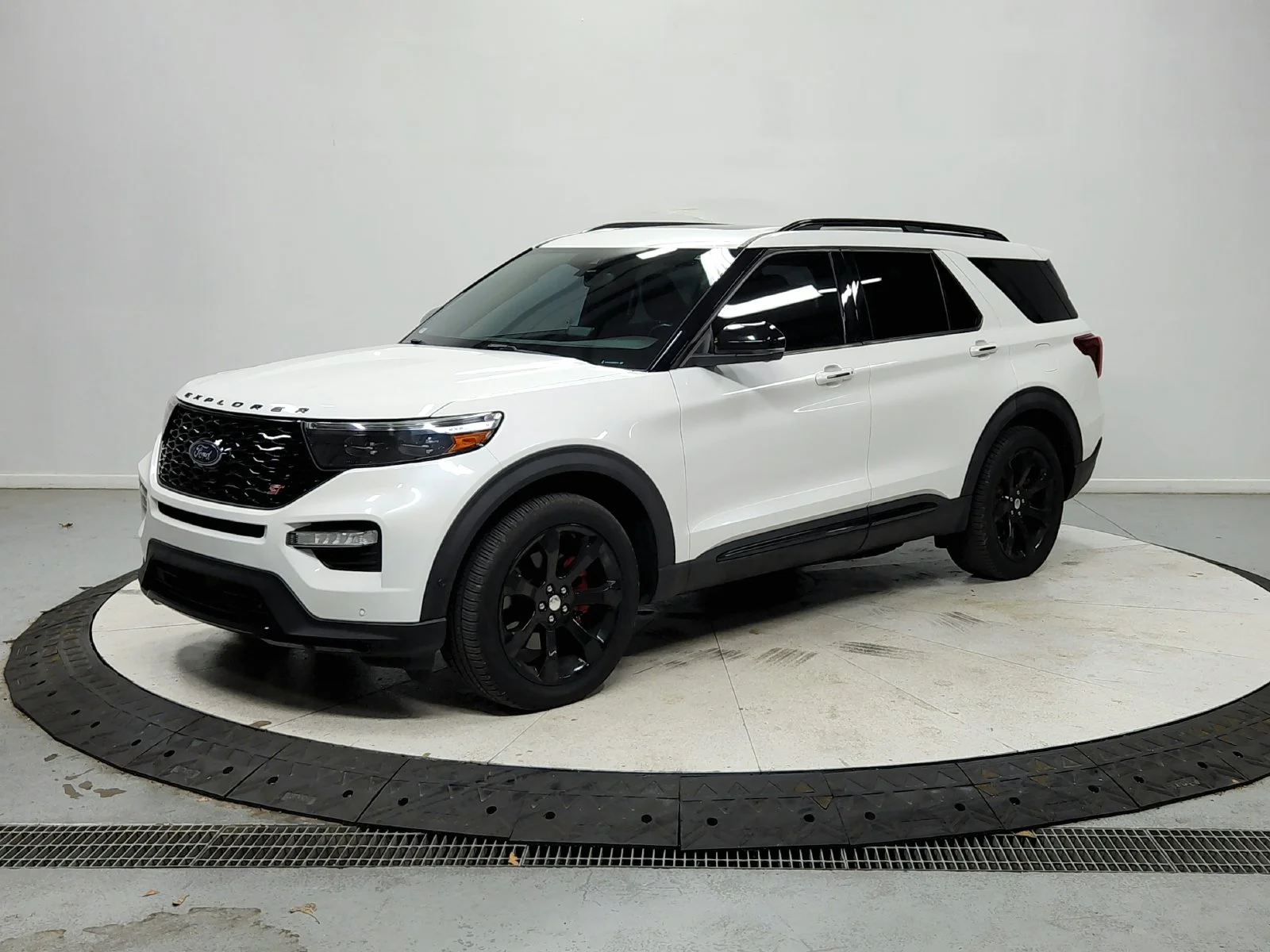 Used 2020 White Ford ST image 4