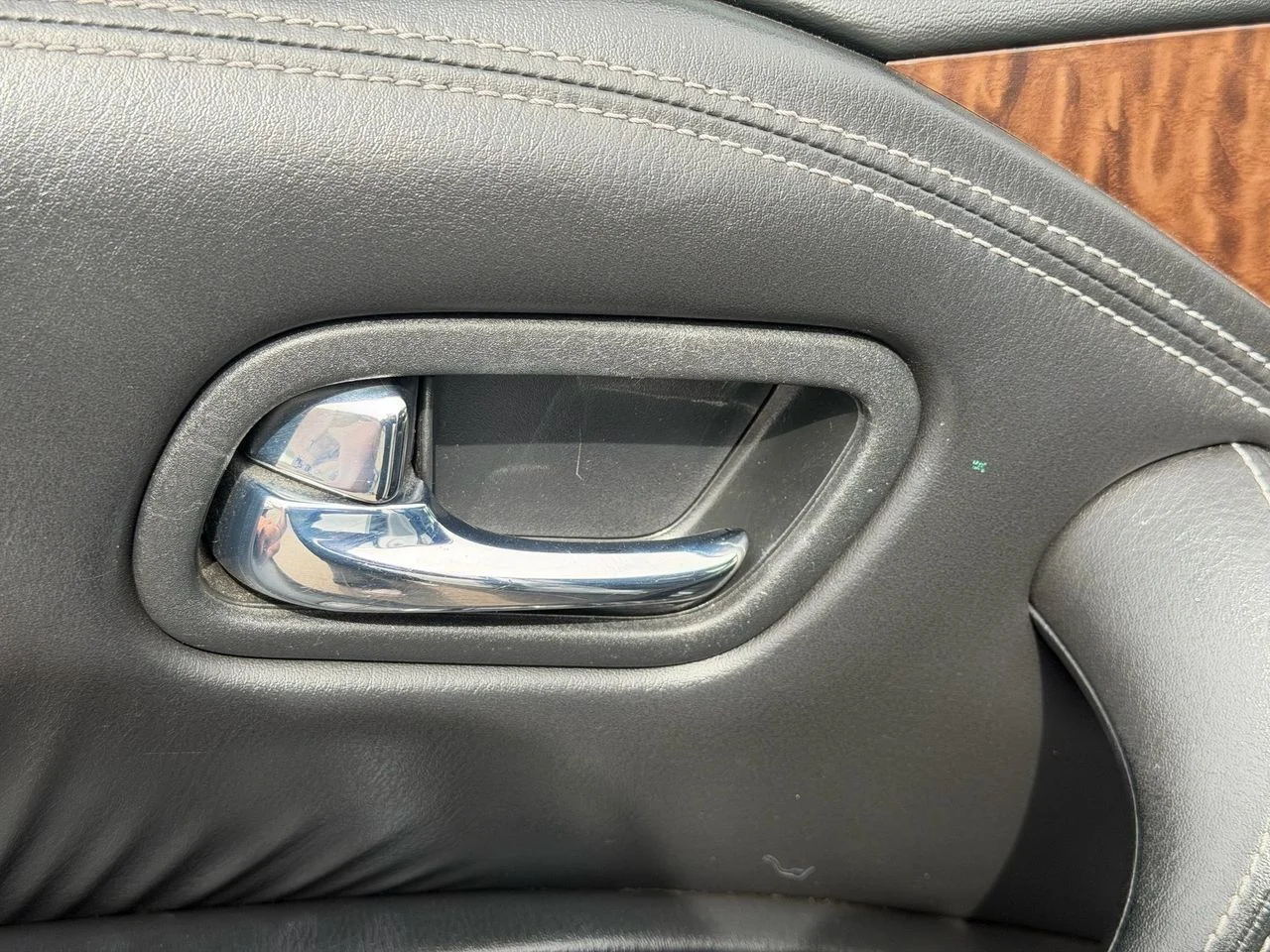 Used 2018 Brilliant Silver Nissan SL image 18