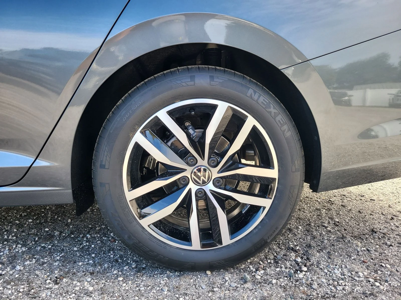 New 2026 Platinum Gray Metallic Volkswagen 1.5T SE image 9
