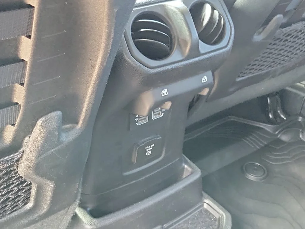 Used 2020 Red Jeep Rubicon image 24