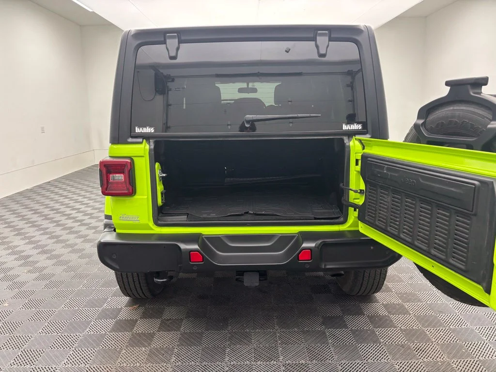 Used 2021 Green Jeep Unlimited Sahara image 10