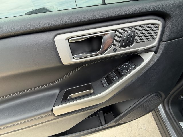 Used 2021 Gray Ford Limited image 11