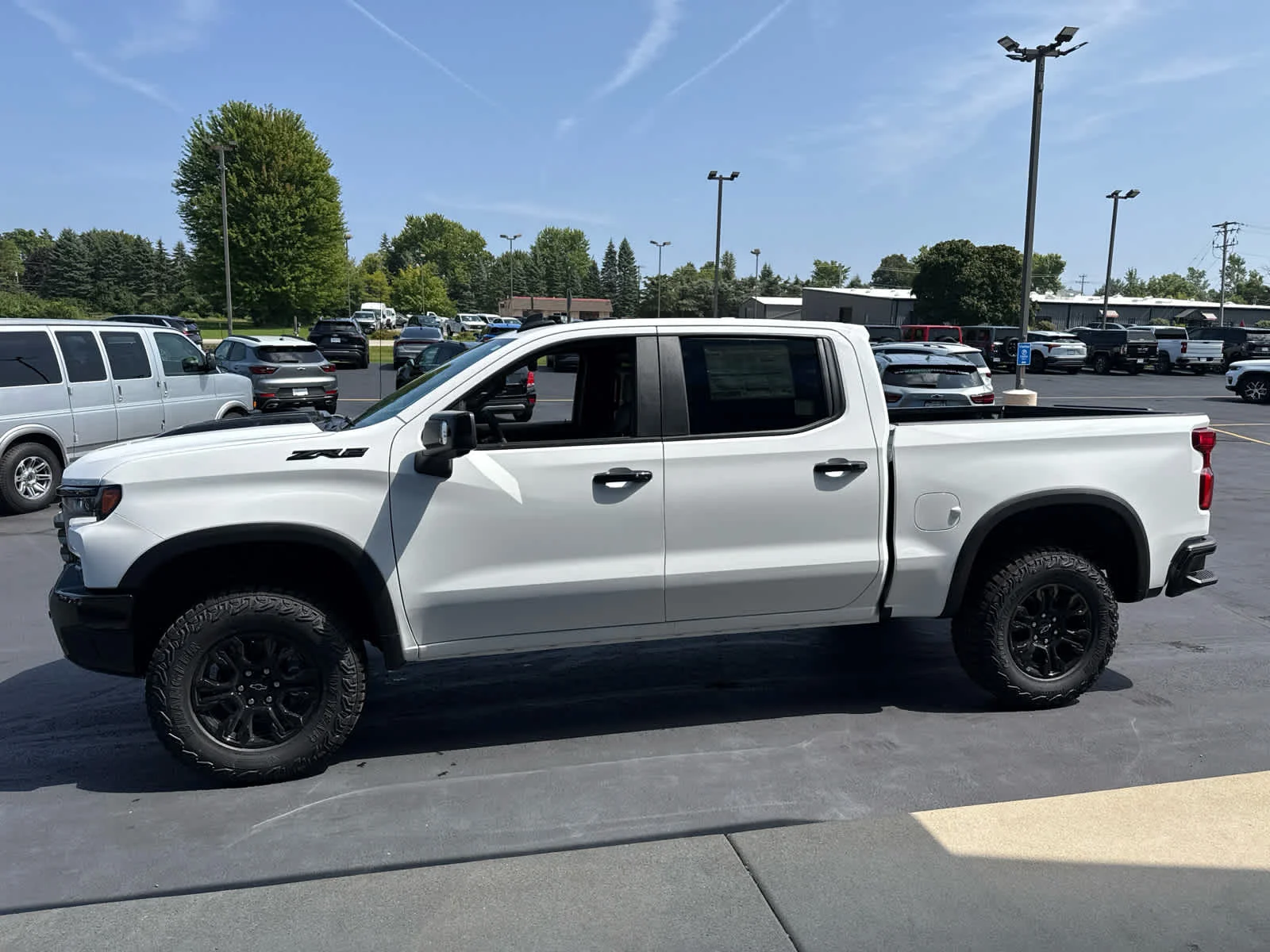 2026 Chevrolet Silverado 1500 ZR2 - Photo 8